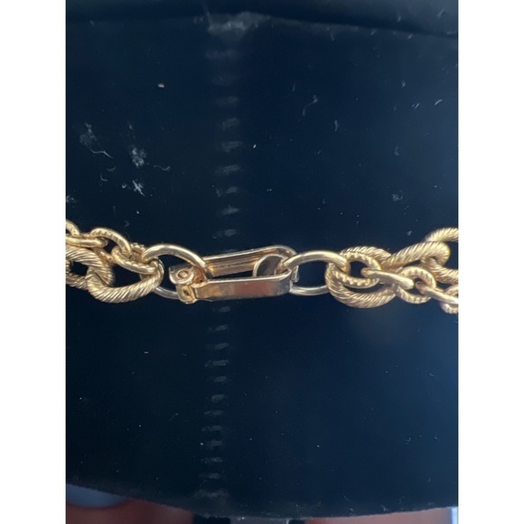 VINTAGE Gold Two Strand Faux Pearl Crab Necklace - Picture 5 of 8